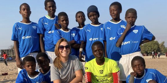 Adélka Klementová – Filantropka, co přežila na stáži v Zambii prokletí čarodějnice