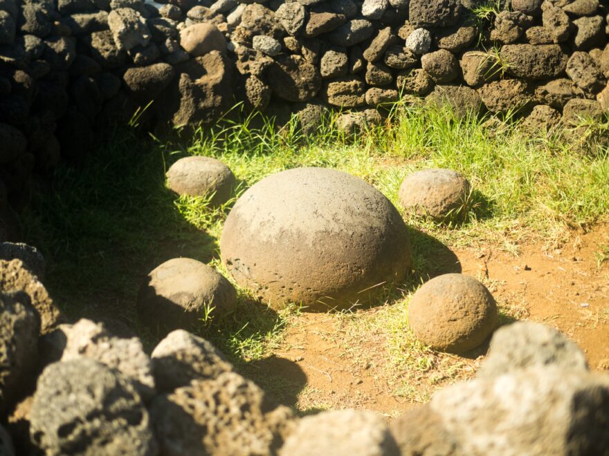 Pupek světa. Magnetický kámen, který svým neobvyklým tvarem přitahuje pozornost turistů