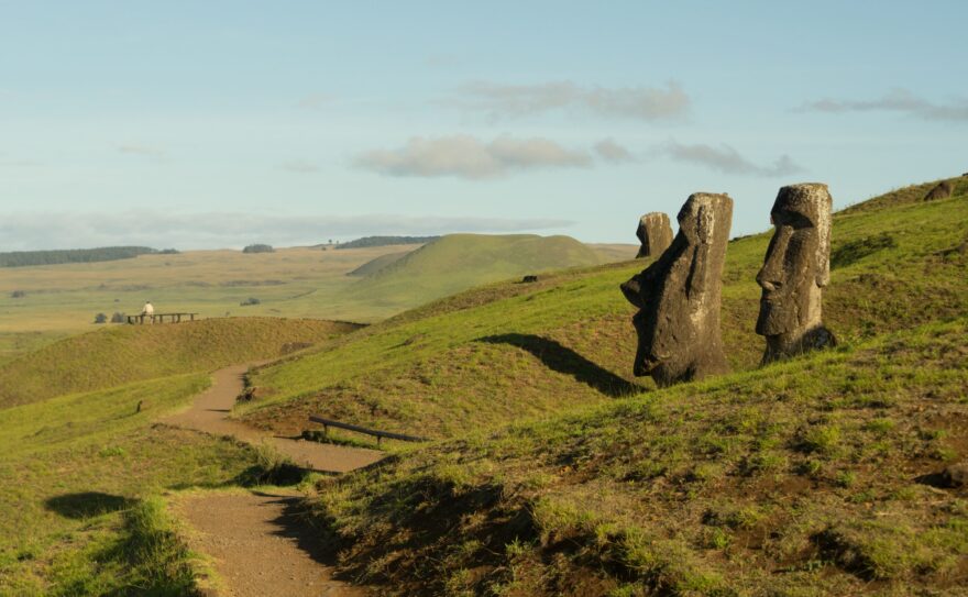 Už jen hlavy těchto obrů vzbuzují respekt. Jak velká část se ale musí skrývat pod zemí?