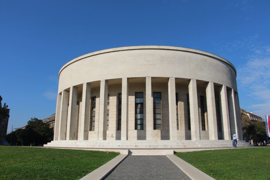 Nejpozoruhodnější stavbou podle návrhu sochaře I. Meštrovice je Meštrovićův pavilon