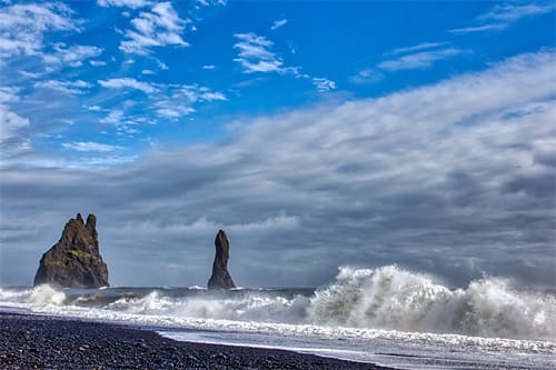 Skalní jehly Reynisdrangar. Foto: Martin Loew