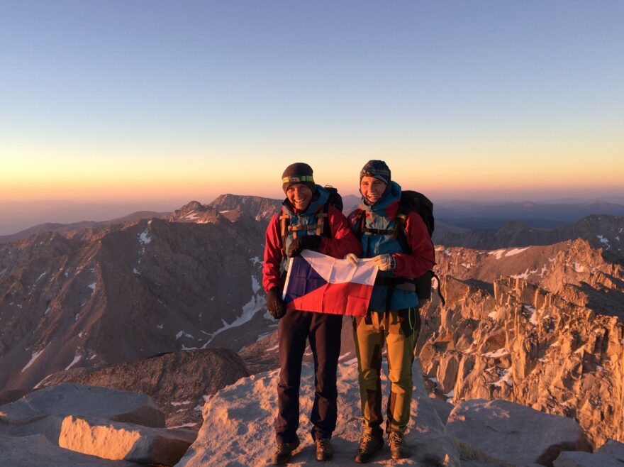 Cesta kolem světa za deset měsíců, Alča a Mája z aawesome