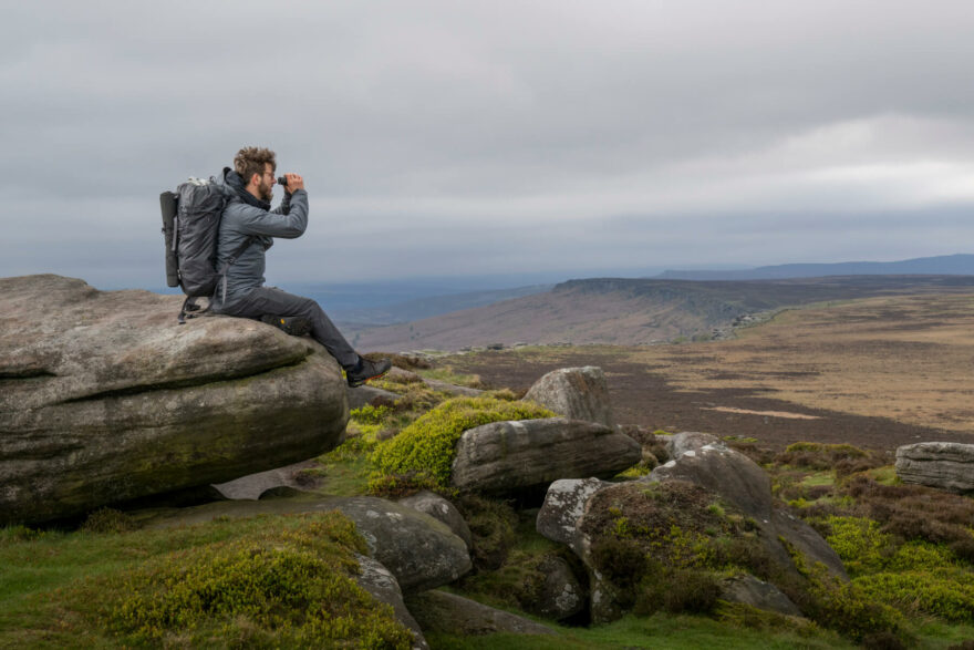 Lehký kompaktní dalekohled je na horách všestranným pomocníkem.