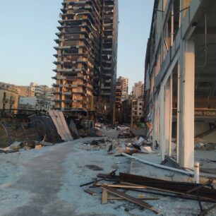 Trosky ve zničeném Bejrútu