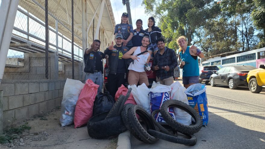 Úklid s motorkářským klubem v Esperanze