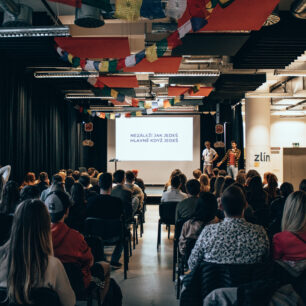Celkový pohled na přednášku z pohledu návštěvníka. Foto: Terézia Šrobová