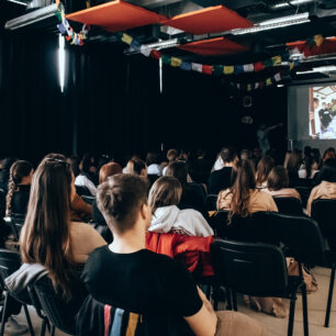 Návštěvníci na přednášce. Foto: Terézia Šrobová