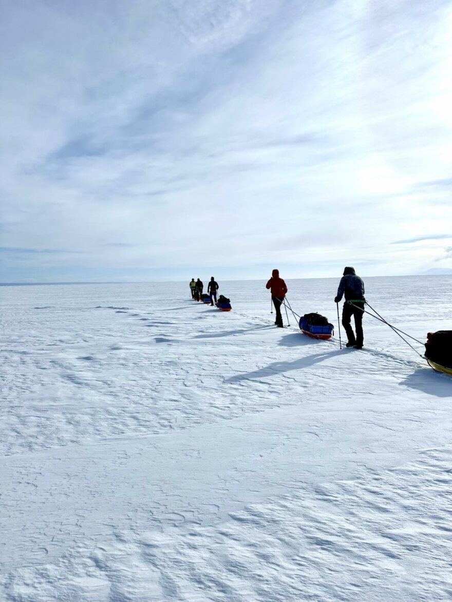 Přechod jezera v Khovsgol v Mongolsku