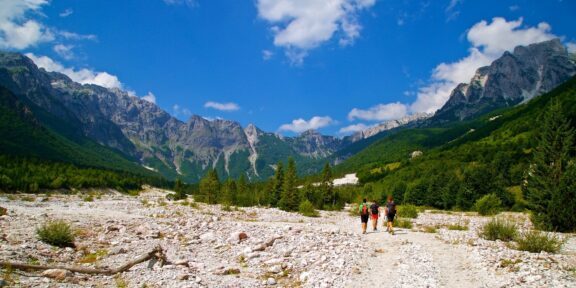 Pěšky po nepoznaných stezkách Albánských Alp až k Jadranu