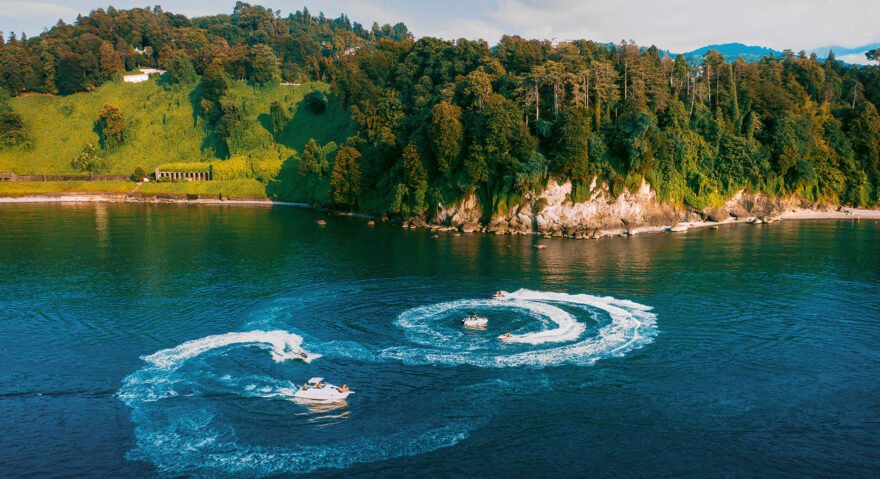 Moře nabízí spoustu vodního vyžití. Zdroj: GoBatumi