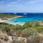 Smaragdové pláže a divoká krajina Sardinie 