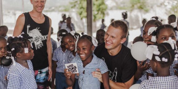 Jak Češi mění životy lidí i zvířat ve světě