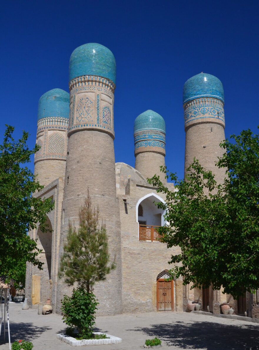Madrasa Čár Minár (17. st.), jedna z nejznámějších staveb Buchary