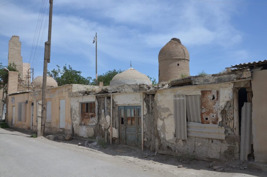 Mauzoleum Turki Jandi (16. st.), jižní, neturistická část bucharského starého města