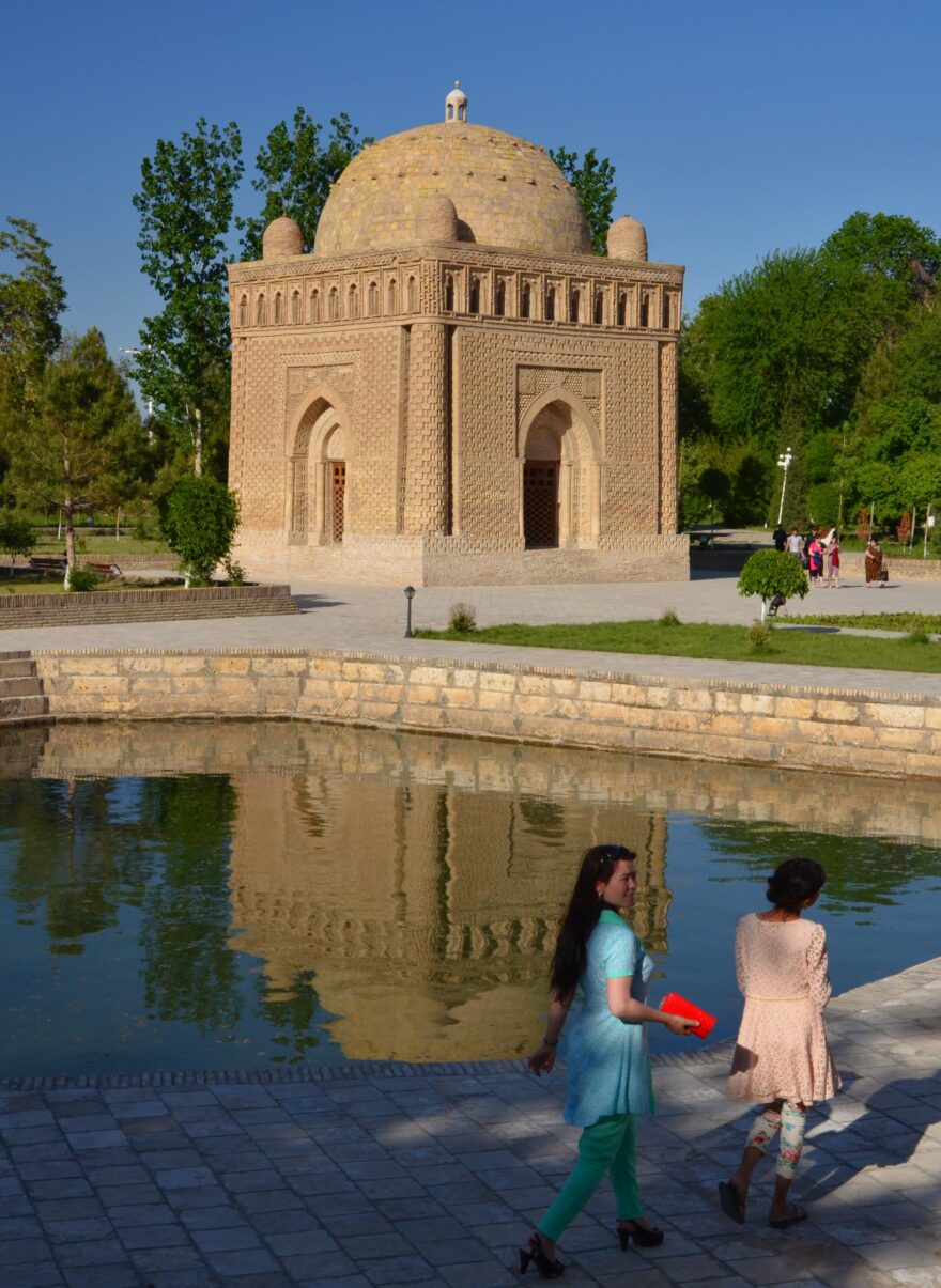 Mauzoleum Ismaíla Sámaní (943), nejvýznamnějšího vládce perské dynastie Sámanovců, nejstarší stavba v Buchaře