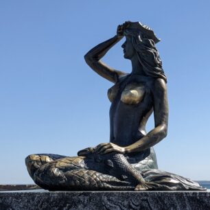 Syrenka v Ustce vyhlíží rybáře. Foto: Ladi Tichá