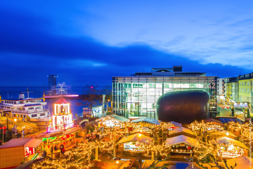 Friedrichshafen: Vánoční trh na náměstí Buchhornplatz © Stadtmarketing Friedrichshafen GmbH/ Stefan Trautmann