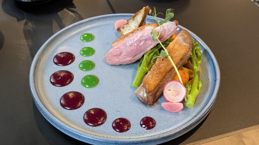 Kachní prso v restauraci Forum Kulinarne