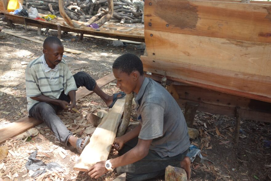 Výrobci tradičních lodí. Foto: Jan Prokeš
