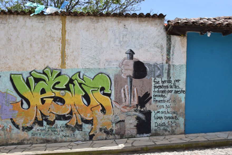 Graffiti zde často není pouze uměleckým dílem, ale i religiózním