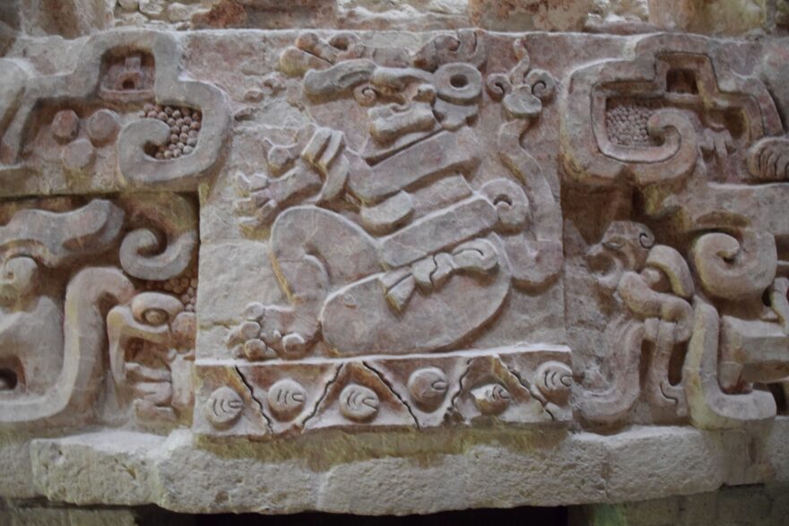 Ukázka mistrovské kamenické práce mayů