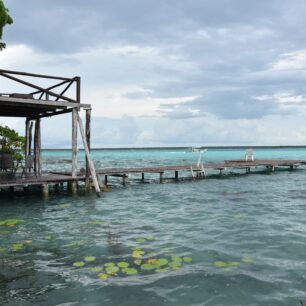 Průzračná laguna Bacalar