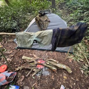 Klasický bivak v džungli