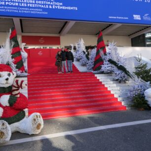Na červeném schodišti Filmového paláce se každý rád vyfotí