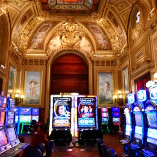 Opulentní interiéry Casina v Monte Carlu