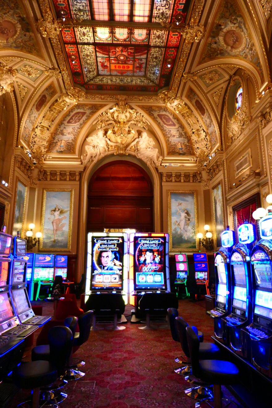 Opulentní interiéry Casina v Monte Carlu