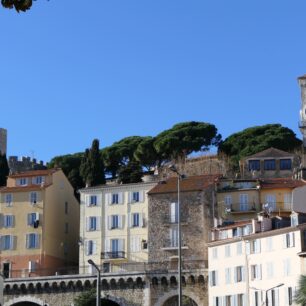 Pohled na historické jádro Cannes