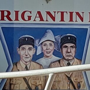 V Saint-Tropez jsou filmoví četníci všudypřítomní, i na lodích v přístavu