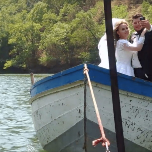 Výzva "dostaň se na zahraniční svatbu jako zvaný host"