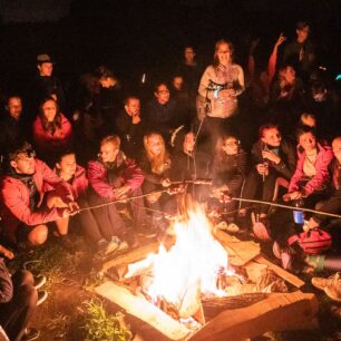Táborový oheň na závěrečném X-Challenge Fesťáku