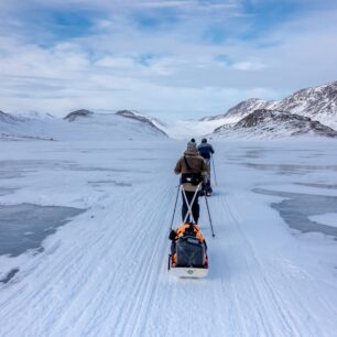 JIŘÍ KALÁT a PAVEL STEJSKAL: Arctic Circle Trail v létě i v zimě