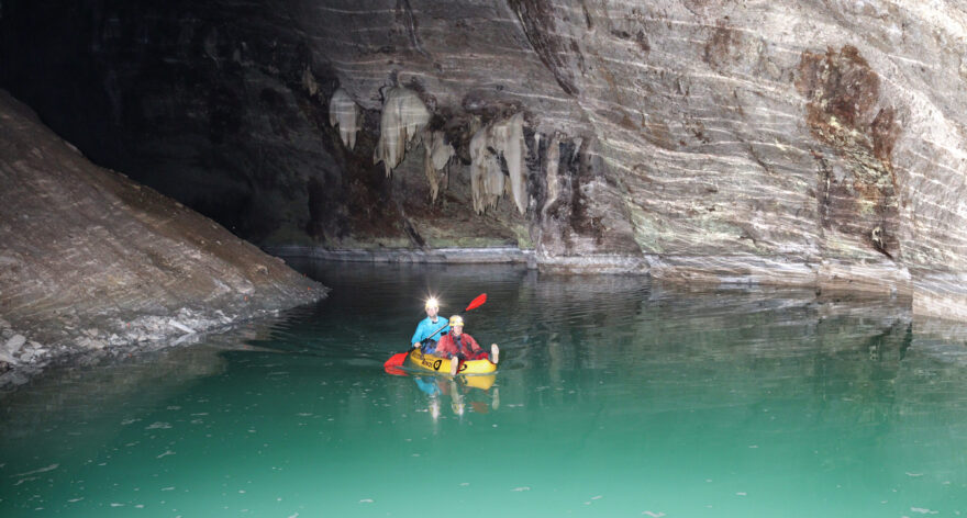 Nově objevené největší geotermální jezero světa Neuron. Objevitelé Marek Audy a Richard Bouda. Foto Marek Audy
