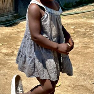 "Ahoj Mzungu (= bílý mužíku). Vítej v moji vesnici.”