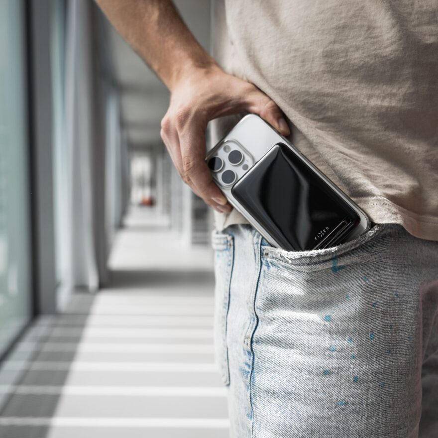 Powerbanka FIXED MagZen 10 Pro s MagSafe a superrychlým bezdrátovým nabíjením