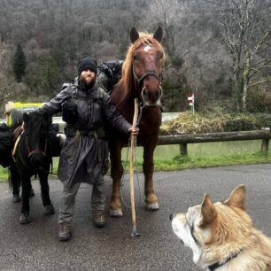 4. den v kuse leje- sněží a je to o nervy. Hezké Vánoce.