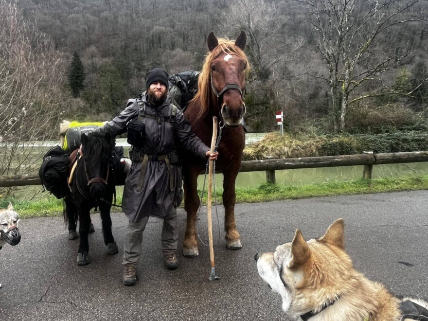 4. den v kuse leje- sněží a je to o nervy. Hezké Vánoce.