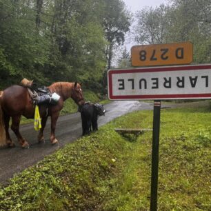 Tušíte někdo, proč je většina značek ve Francii obráceně?