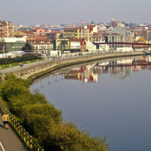 Promenáda v ústí řeky, Avilés