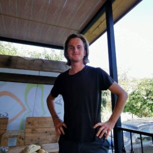 Pepův dlouhý hairstyle po 15 měsících cesty