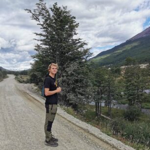 Přirozená procházka ve městě Ushuaia na konci světa.