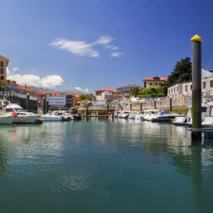 Přístav ve městčku Llanes