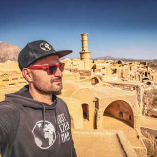 Opuštěná vesnice Kharanaq ve středním Íránu.