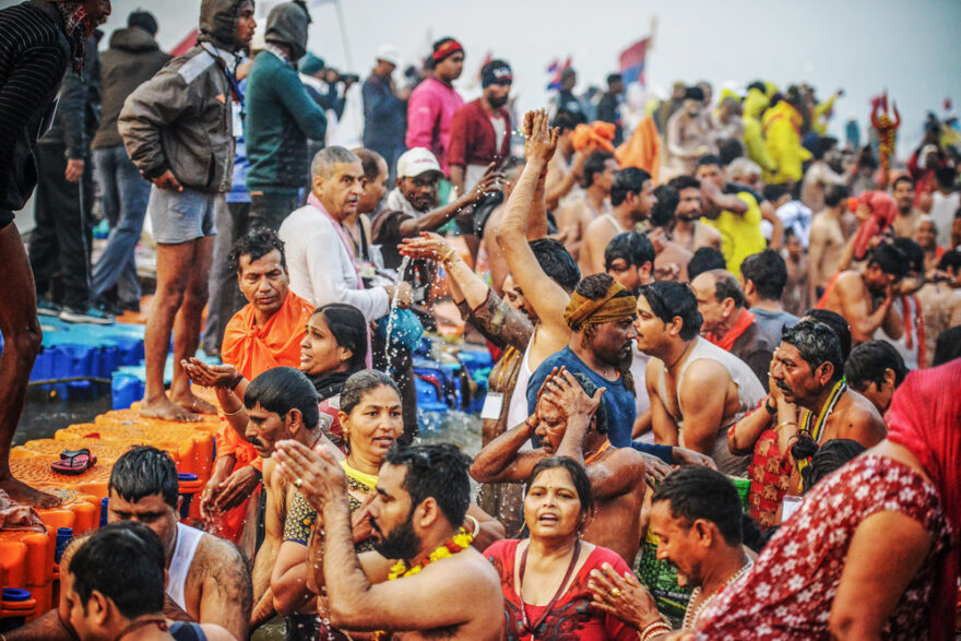 Loni se Kumbhaméla konala od 15. ledna do 4. března v Iláhábádu na soutoku řek Gangy a Jamuny a podle odhadů se setkání zúčastnilo neuvěřitelných 150 milionů lidí. Za jediný den se zde v posvátné řece vykoupalo 10 milionů věřících. Příští Kumbhaméla se bude konat v březnu a dubnu 2022 v Haridváru na řece Ganze v podhůří Himálaje.