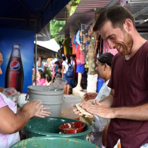 Lolotique, Salvádor