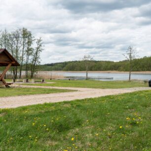 Míst k odpočinku je tu celá řada, často s možností koupání