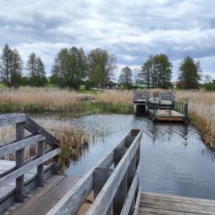 Funkčnost plovoucích pontonů je zcela závislá na hladině řeky. Každá návštěva je tak trochu jiná – podle toho, co příroda dovolí